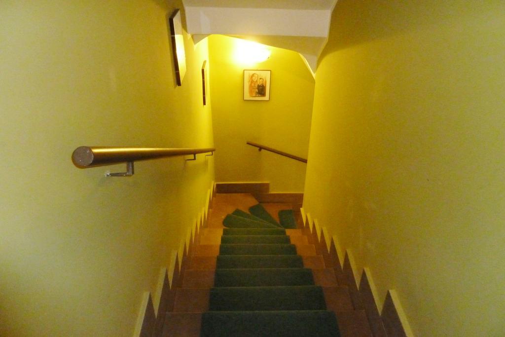 Hotel Sutrium Kültér fotó