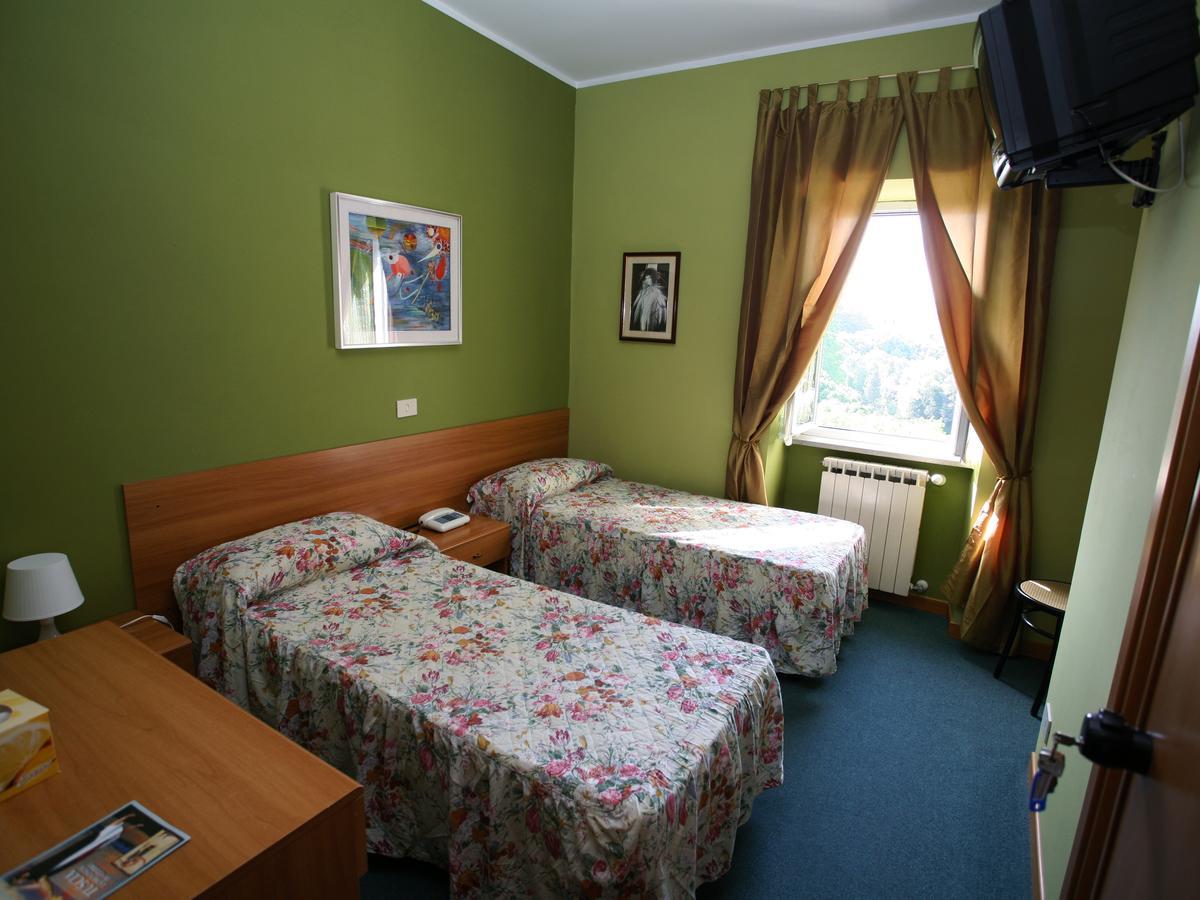 Hotel Sutrium Kültér fotó